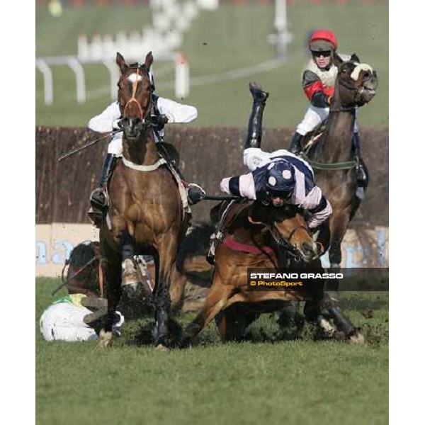 Moscow Flyer continue his race after Dempsey and Kauto Star felt down - The Queen Mother Champion Steeple Chase Cheltenham, 15th march 2006 ph. Stefano Grasso