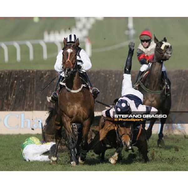 Moscow Flyer continue his race after Dempsey and Kauto Star felt down - The Queen Mother Champion Steeple Chase Cheltenham, 15th march 2006 ph. Stefano Grasso