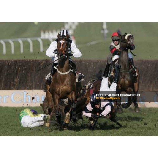 Moscow Flyer continue his race after Dempsey and Kauto Star felt down - The Queen Mother Champion Steeple Chase Cheltenham, 15th march 2006 ph. Stefano Grasso