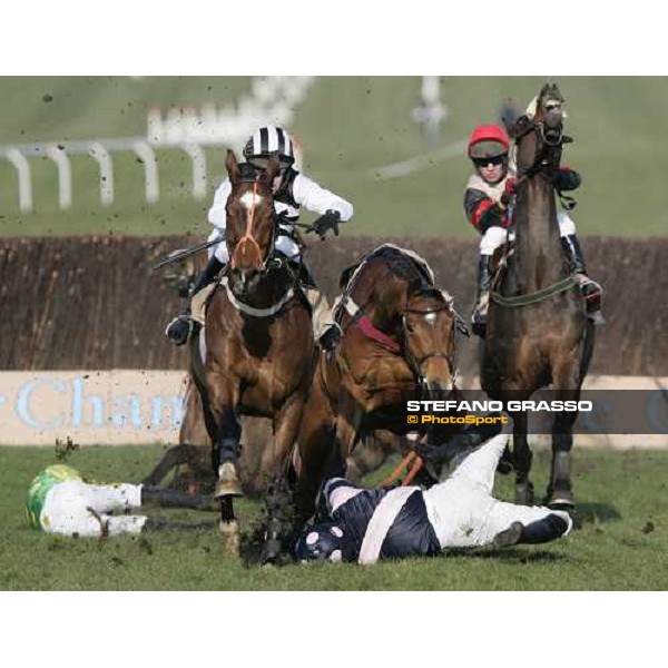 Moscow Flyer continue his race after Dempsey and Kauto Star felt down - The Queen Mother Champion Steeple Chase Cheltenham, 15th march 2006 ph. Stefano Grasso