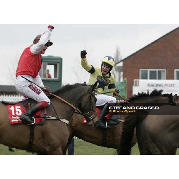 Robert Thornton on My Way de Solzen celebrates the triumph in the Ladbrokes World Hurdle Race Cheltenham, 16th march 2006 ph. Stefano Grasso