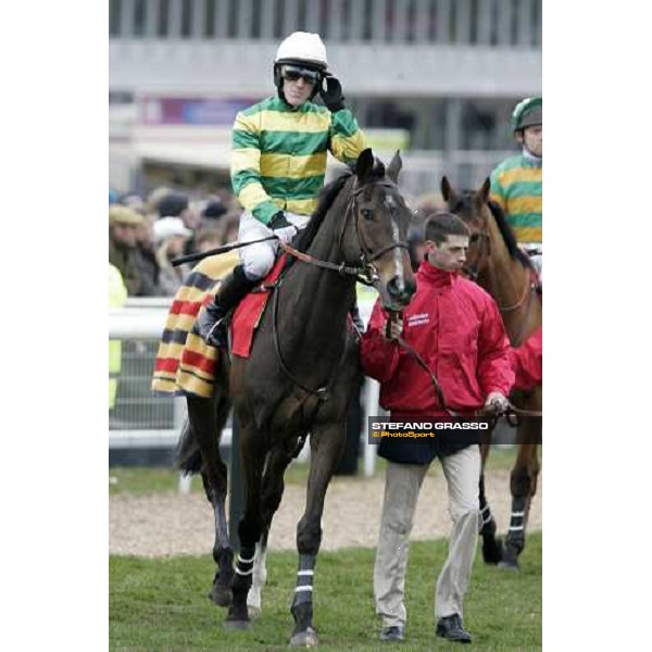 A.P.McCoy on Baracouda before the Ladbrokes World Hurdle Race Cheltenham, 16th march 2006 ph. Stefano Grasso