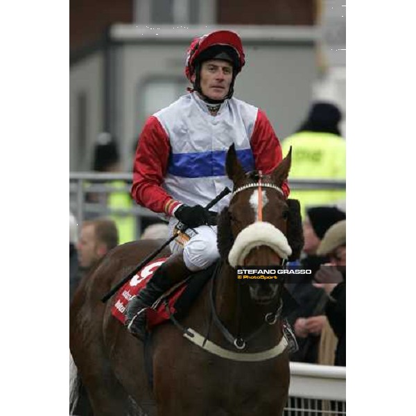 Johnny Murtagh on Golden Cross comes back after the 2nd place in the Ladbrokes World Hurdle Race Cheltenham, 16th march 2006 ph. Stefano Grasso 
