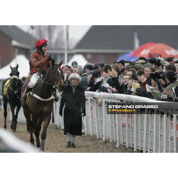racegoers congratulates with Mick A. Fitzgerald on Fondmort after the trtiumph in the Ryanair Steeple chase Cheltenham, 16th march 2006 ph. Stefano Grasso