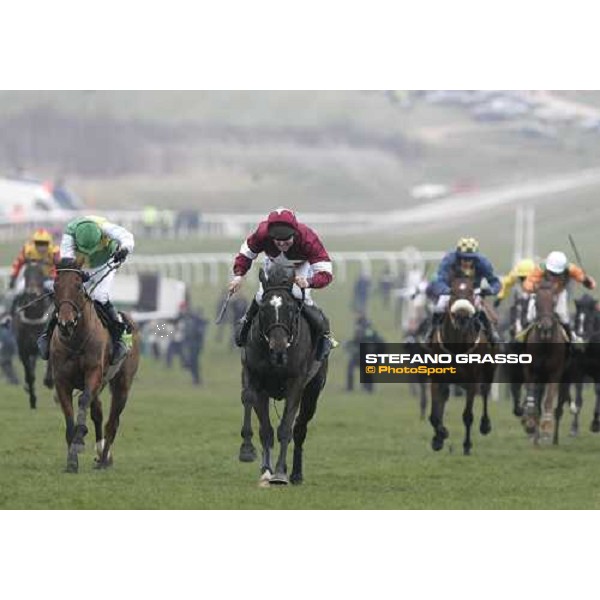Connor O\'Dwyer on War of Attrition wins The Totesport Cheltenham Gold Cup Steeple chase beating Ruby Walsh on Hedgehunter Cheltenham, 17th march 2006 ph. Stefano Grasso