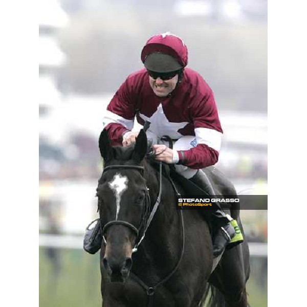 Connor O\'Dwyer on War of Attrition wins The Totesport Cheltenham Gold Cup Steeple chase Cheltenham, 17th march 2006 ph. Stefano Grasso