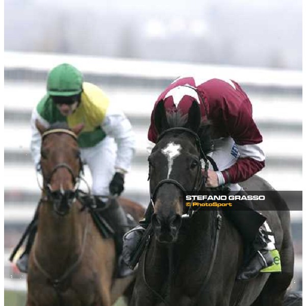 Connor O\'Dwyer on War of Attrition wins The Totesport Cheltenham Gold Cup Steeple chase beating Ruby Walsh on Hedgehunter Cheltenham, 17th march 2006 ph. Stefano Grasso