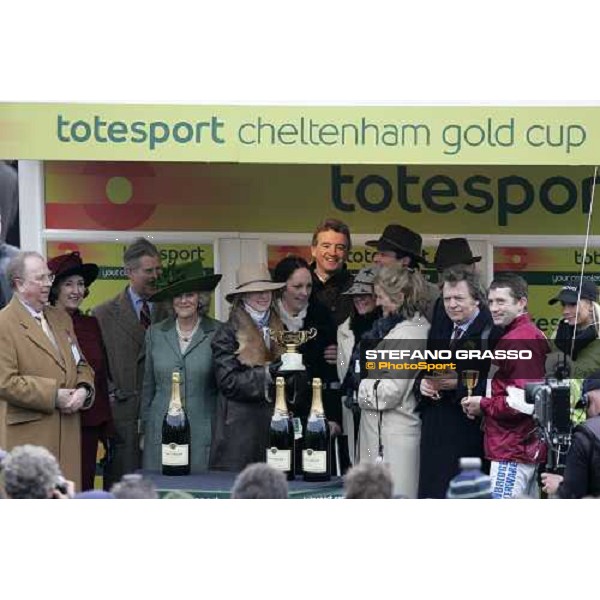giving prize of The Totesport Cheltenham Gold Cup Steeple chase won by Connor O\'Dwyer on War of Attrition Cheltenham, 17th march 2006 ph. Stefano Grasso