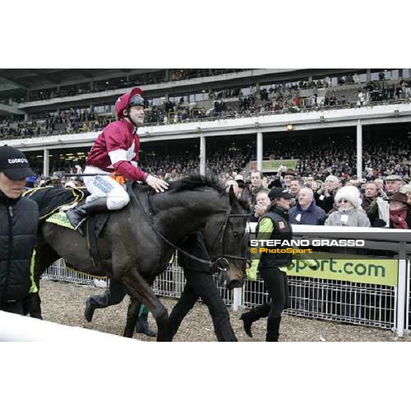 Connor O\'Dwyer on War of Attrition winner of The Totesport Cheltenham Gold Cup Steeple chase beating Ruby Walsh on Hedgehunter, goes to the winner cirlce Cheltenham, 17th march 2006 ph. Stefano Grasso