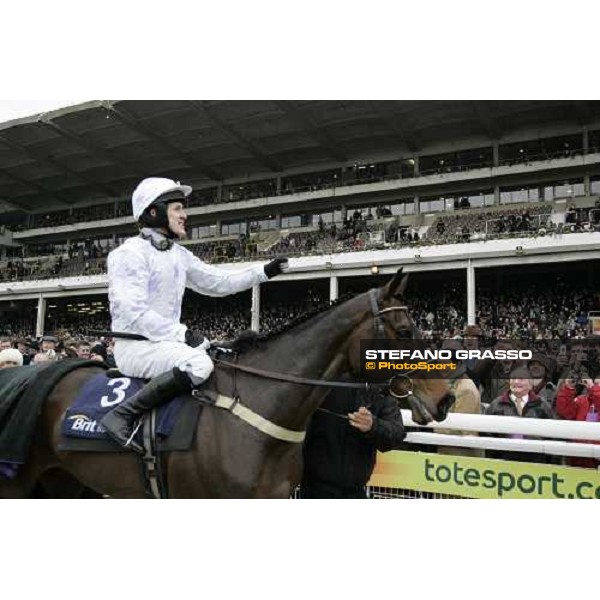 A.P.McCoy celebrates on Black Jack Ketchum after winning the Brit Insurance Novice\'s Hurdle Race Cheltenham, 17th march 2006 ph. Stefano Grasso