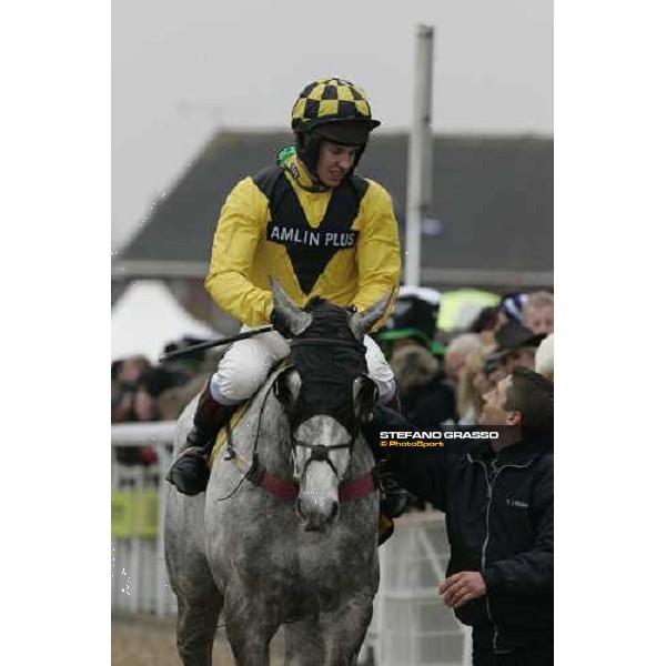 Richard Jonhson comes back on Detroit City after winning the JCB Triumph Hurdle Race Cheltenham, 17th march 2006 ph. Stefano Grasso