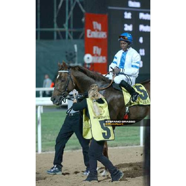 Paolini and his team waiting for the photofinish of Dubai Duty Free NAd El Sheba, 27th march 2004 ph. Stefano Grasso
