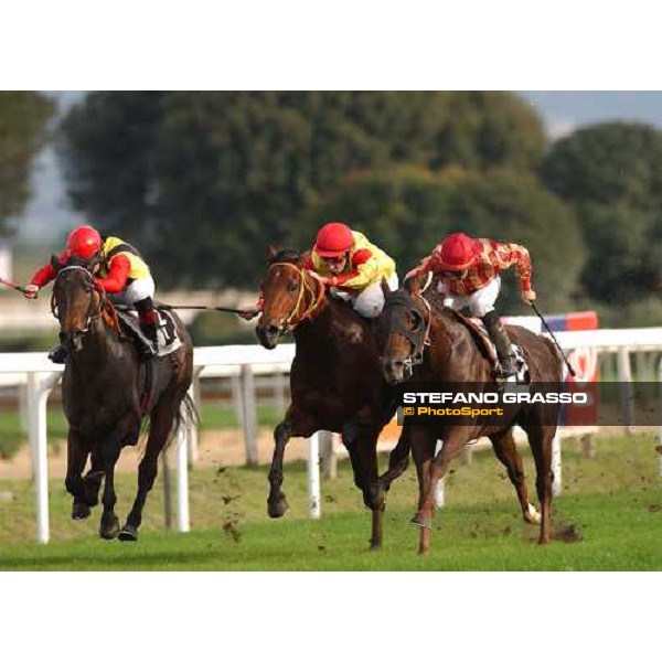 \'last meters of Premio Ribot at left the winner Duca D\'Atri -ph.Stefano Grasso-Rome, nov. 16 2003\' 