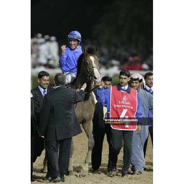 Frankie Dettori with Electrocutionist celebrates the triumph in the winner circle of the Dubai World Cup 2006 Nad El Sheba, 25th march 2006 ph. Stefano Grasso