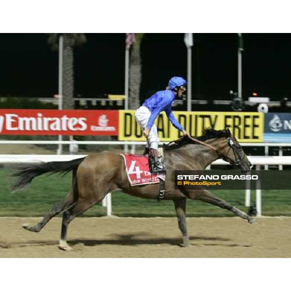 the triumph of Frankie Dettori on Electrocutionist in the Dubai World Cup 2006 Nad El Sheba, 25th march 2006 ph. Stefano Grasso