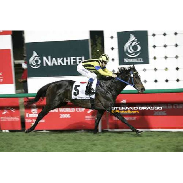 Christophe Patrick Lemair on Heart\'s Cry wins the Dubai Sheema Classic Nad El Sheba, 25th march 2006 ph. Stefano Grasso