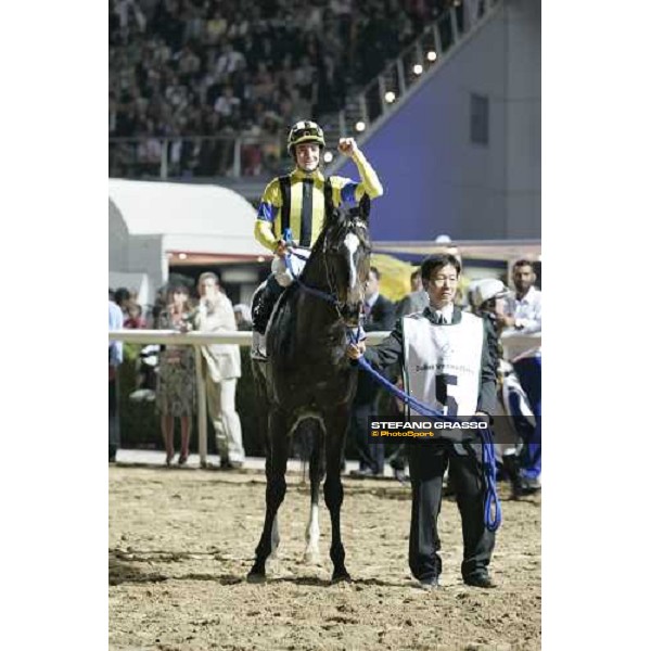 Christophe Patrick Lemaire triumphs on Heart\'s Cry after winning the Dubai Sheema Classic Nad El Sheba, 25th march 2006 ph. Stefano Grasso