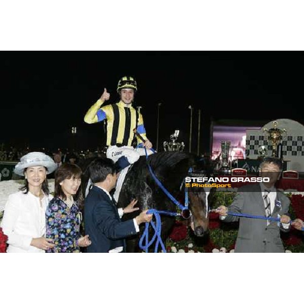 winner parade for Christophe Patrick Lemaire on the Heart\'s Cry and his connection winners of the Dubai Sheema Classic Nad El Sheba, 25th march 2006 ph. Stefano Grasso