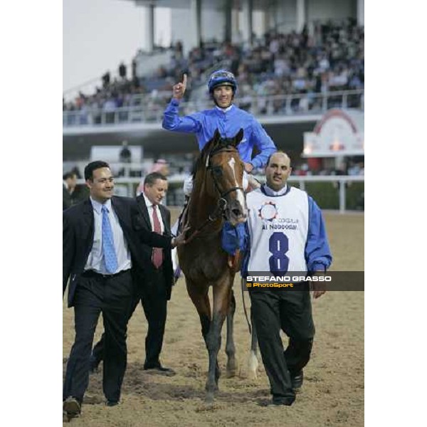Frankie Dettori on Discreet Cat comes back after winning the Uae Derby Nad El Sheba, 25th march 2006 ph. Stefano Grasso