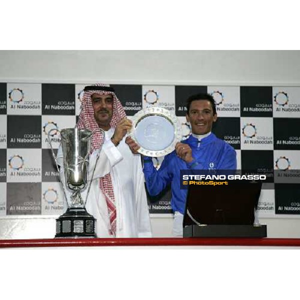 giving prize for Frankie Dettori winner on Discreet Cat after of the Uae Derby Nad El Sheba, 25th march 2006 ph. Stefano Grasso