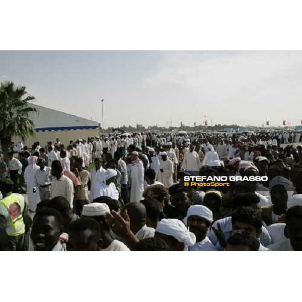 racegoers enter in the racetrack at Dubai World Cup 2006 Nad El Sheba, 25th march 2006 ph.Stefano Grasso