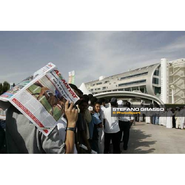 racegoers enter in the racetrack at Dubai World Cup 2006 Nad El Sheba, 25th march 2006 ph.Stefano Grasso