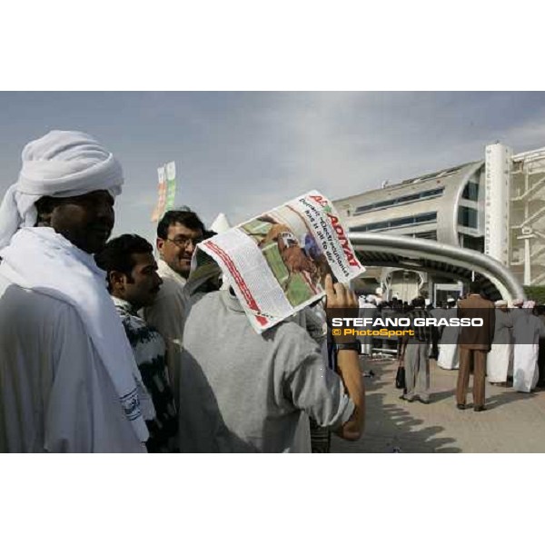 racegoers enter in the racetrack at Dubai World Cup 2006 Nad El Sheba, 25th march 2006 ph.Stefano Grasso