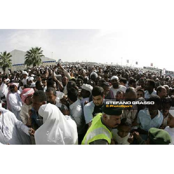 racegoers enter in the racetrack at Dubai World Cup 2006 Nad El Sheba, 25th march 2006 ph.Stefano Grasso