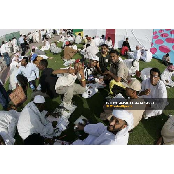 racegoers at Dubai World Cup 2006 Nad El Sheba, 25th march 2006 ph.Stefano Grasso