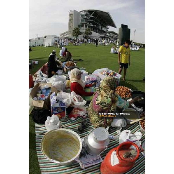 racegoers at Dubai World Cup 2006 Nad El Sheba, 25th march 2006 ph.Stefano Grasso