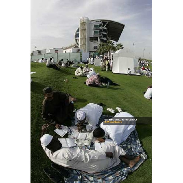 racegoers at Dubai World Cup 2006 Nad El Sheba, 25th march 2006 ph.Stefano Grasso