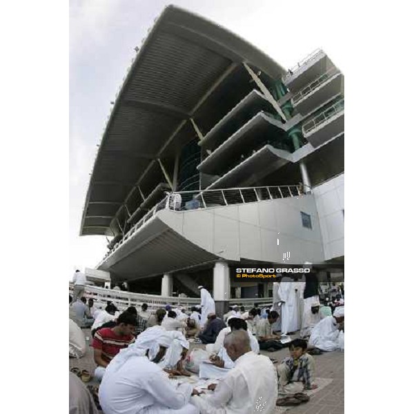 racegoers at Dubai World Cup 2006 Nad El Sheba, 25th march 2006 ph.Stefano Grasso