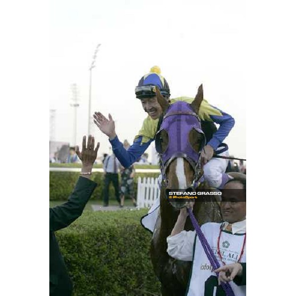 Yutaka Take receives the congratulations after winning with Utopia the Godolphin Mile Dubai, 25th march 2006 ph. Stefano Grasso