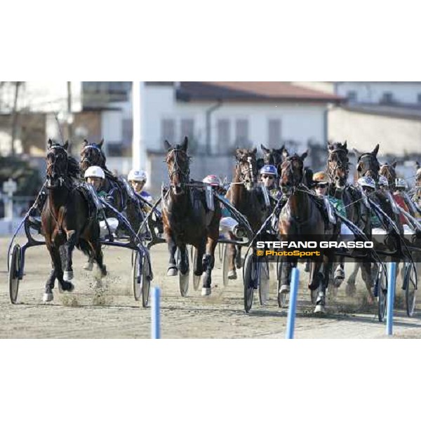 Smashing Victory with Bjorn Goop leads at the first passage of Premio Costa Azzurra with at his right Ech˜ dei Veltri Torino, 2th april 2006 ph. Stefano Grasso