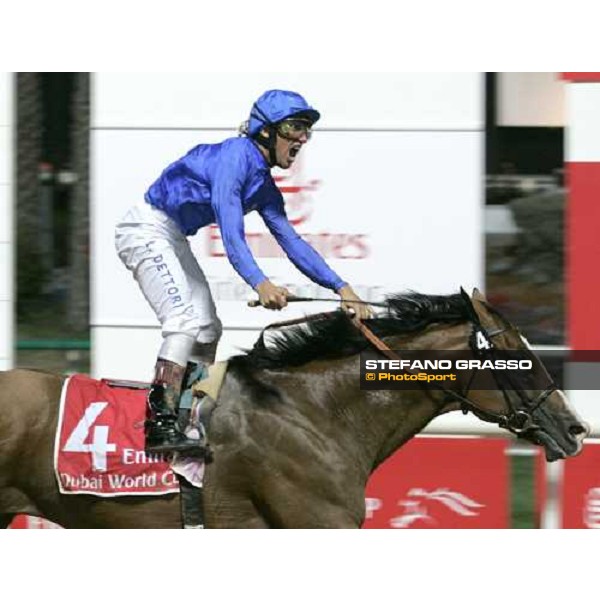 the triumph of Frankie Dettori on Elecrocutionist in the Dubai World Cup 2006 Nad El Sheba, 25th march 2006 ph. Stefano Grasso