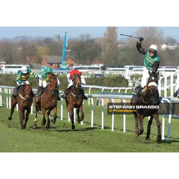 Niall ÔSlippersÕ Madden on Numbersixvalverde wins The Grand National 2006 Aintree, 8th april 2006 ph. Stefano Grasso