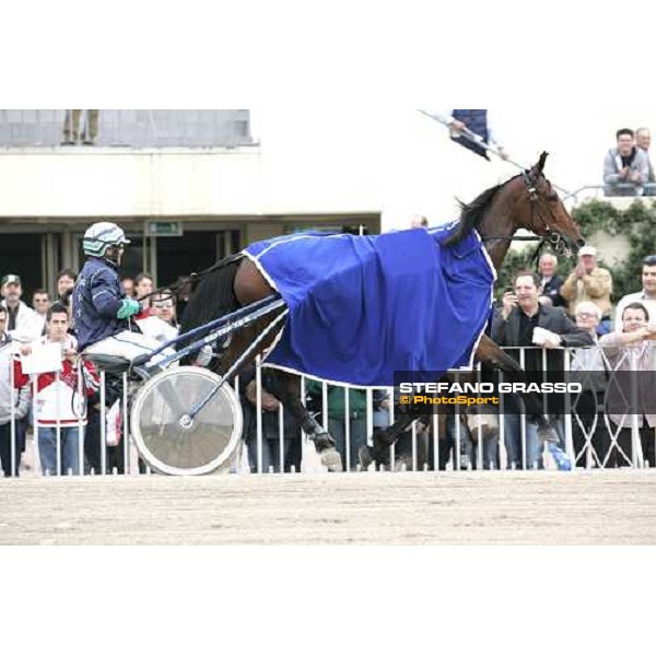 Marco Smorgon with Giulia Grif parades after winning the Gran Premio Italia Bologna, 9th april 2006 ph.Stefano Grasso