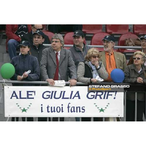 Roberto Brischetto and a group of fans of Giulia Grif - Gran Premio Italia Bologna, 9th april 2006 ph. Stefano Grasso