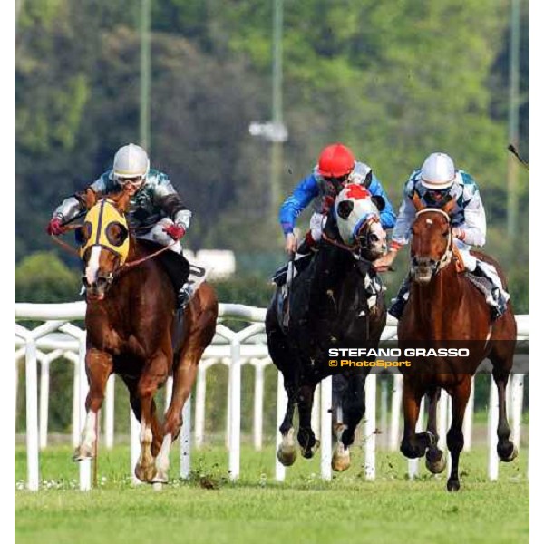 \'MArcello Belli on Sunsu Desura(at left) towards the finish line of 176.a Corsa dell\' Arno- Trofeo Lottomatica Florence, april 25 2003-ph.Stefano Grasso\' 