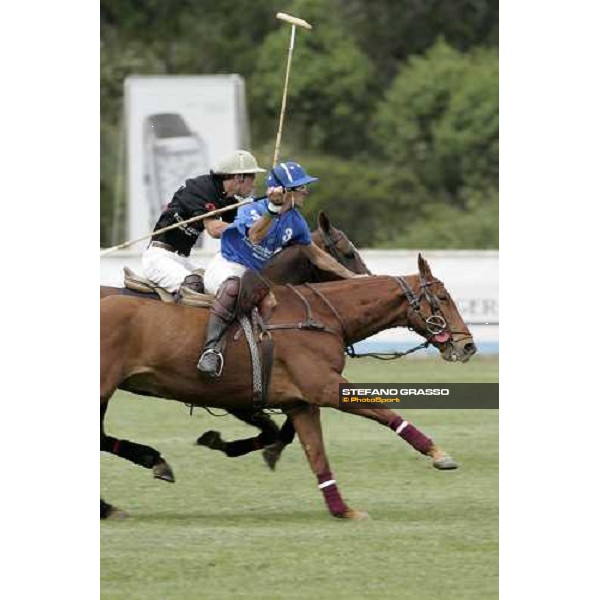 Juan JosŽ BranŽ- Mochi Craft Polo Team vs. Pablo Jaurece - Deutsche Bank Polo Team Porto Cervo Jaeger-LeCoultre Gold Cup 2006 Porto Cervo, 27th april 2006 ph. Stefano Grasso