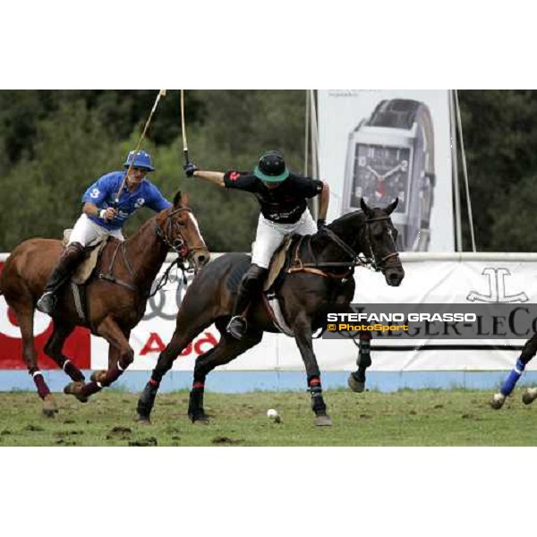 Juan JosŽ BranŽ- Mochi Craft Polo Team vs. Pablo Jaurece - Deutsche Bank Polo Team Porto Cervo Jaeger-LeCoultre Gold Cup 2006 Porto Cervo, 27th april 2006 ph. Stefano Grasso