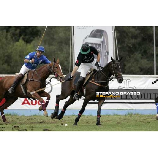 Juan JosŽ BranŽ- Mochi Craft Polo Team vs. Pablo Jaurece - Deutsche Bank Polo Team Porto Cervo Jaeger-LeCoultre Gold Cup 2006 Porto Cervo, 27th april 2006 ph. Stefano Grasso