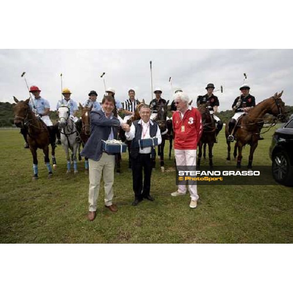 Maurizio Zuliani and the teams of Mochi Craft Polo Team and Hotel Cala di Volpe Polo Team at Porto Cervo Jaeger-LeCoultre Gold Cup 2006 Porto Cervo, 28th april 2006 ph. Stefano Grasso