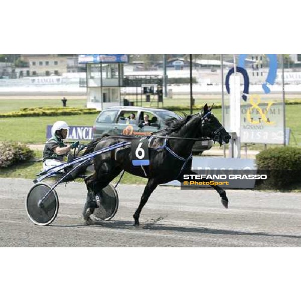 Enrico Bellei with Let\'s go wins the 3rd heat of Gran Premio Lotteria di Agnano Napoli, 7th may 2006 ph. Stefano Grasso 