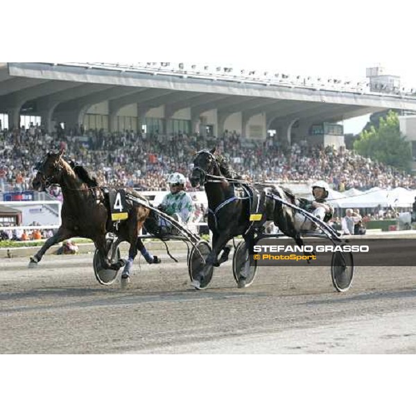 Andrea Guzzinati with Malabar Circle As wins the Gran Premio Lotteria di Agnano beating Enrico Bellei with Let\'s Go Napoli, 7th may 2006 ph. Stefano Grasso