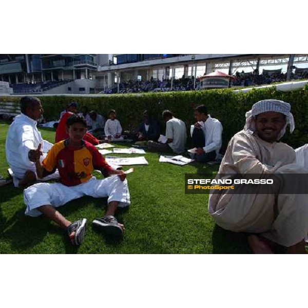 racegoers at Dubai World Cup Nad Al Sheba 28th march 2004 ph. Stefano Grasso