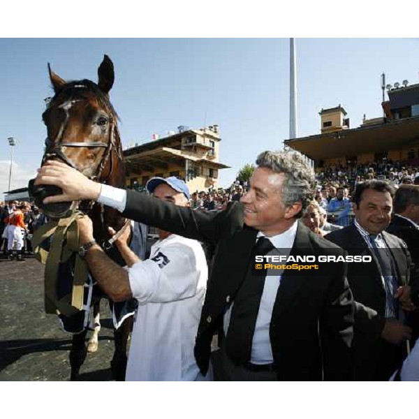 Andrea Scarpellini congratulates with Distant Way winner of Gran Premio Presidente ddella Repubblica Roma, 14th may 2006 ph. Stefano Grasso