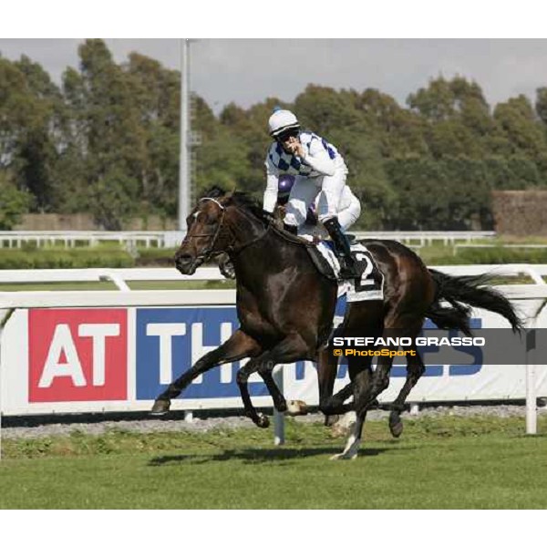 Mirco Demuro with Distant Way wins the Gran Premio Presidente della Repubblica Roma, 14th may 2006 ph. Stefano Grasso