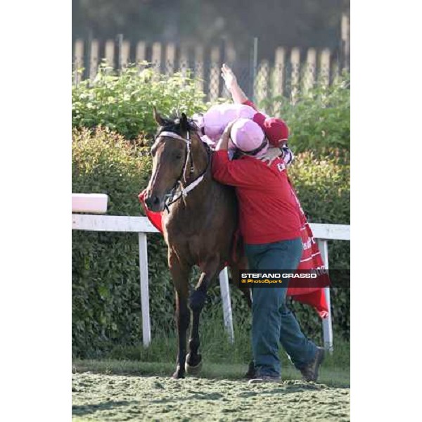 Stefano Landi on Windhuk congratulates with the groom after winning the Premio Regina Elena Emirates Airline Roma, 14th may 2006 ph. Stefano Grasso