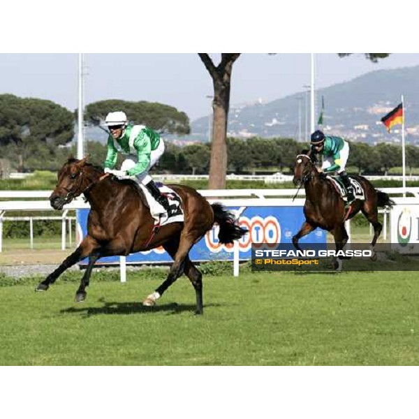 Marco Monteriso on Gentlewave wins the 123¡ Derby Italiano beating Dario Vargiu on Storm Mountain Rome Capannelle, 21th may 2006 ph. Stefano Grasso